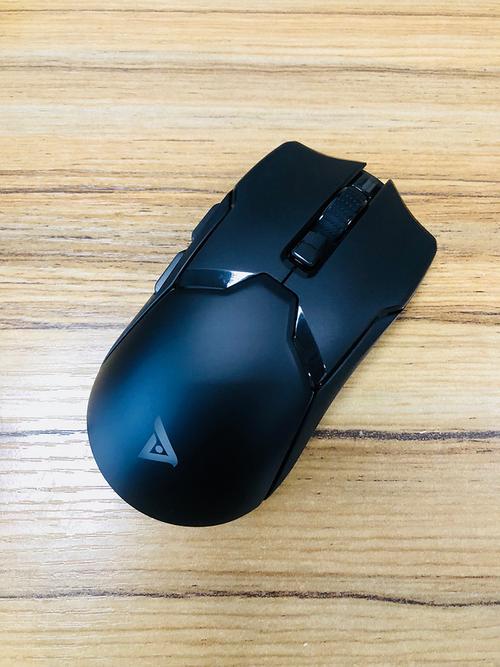 电竞桌面与鼠标键盘