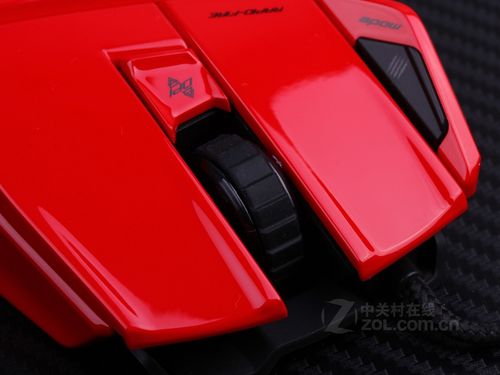 USB连接与电脑硬件接口特写