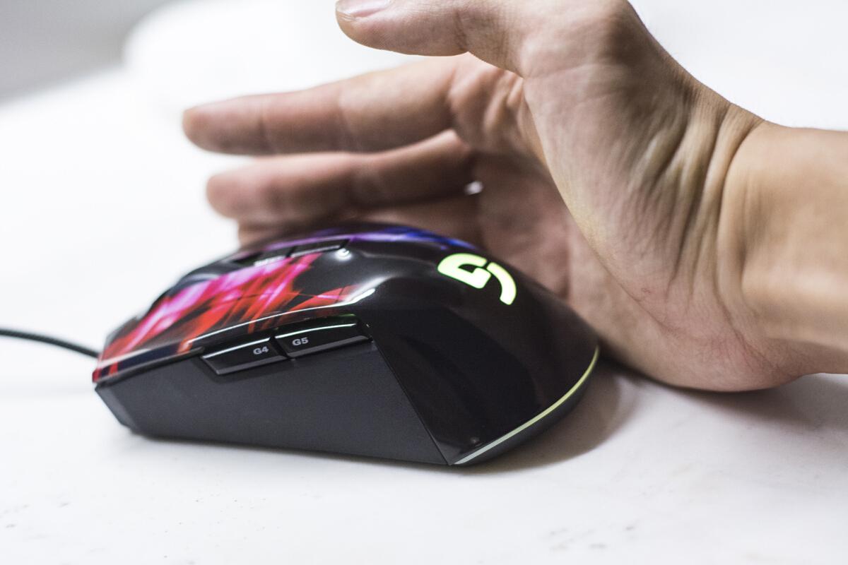 鼠标按键与桌面科技设备