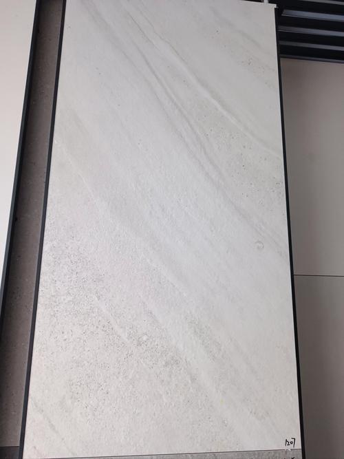 桌面办公设备与鼠标使用场景