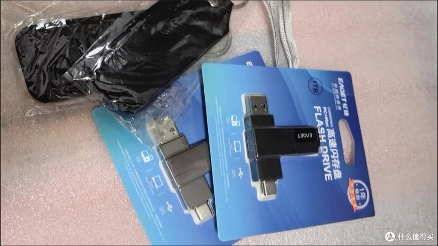 桌面电脑与存储设备性能展示