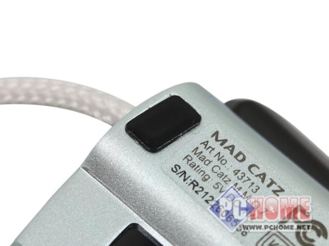 游戏外设购买与桌面搭配场景