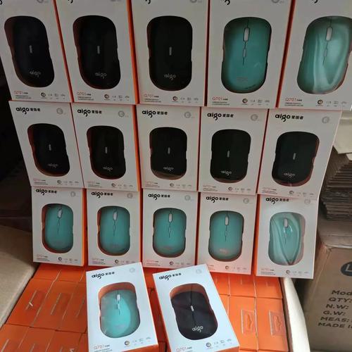 办公桌上的电脑外设