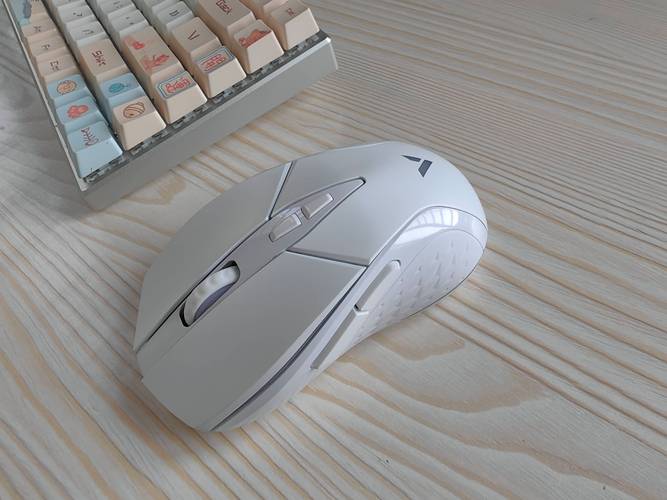 游戏鼠标核心规格与传感器概念图