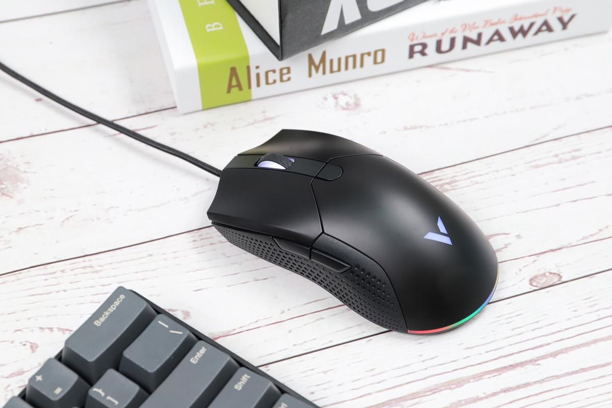 有线鼠标与电脑连接场景