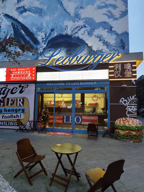 鼠标点击操作的办公场景