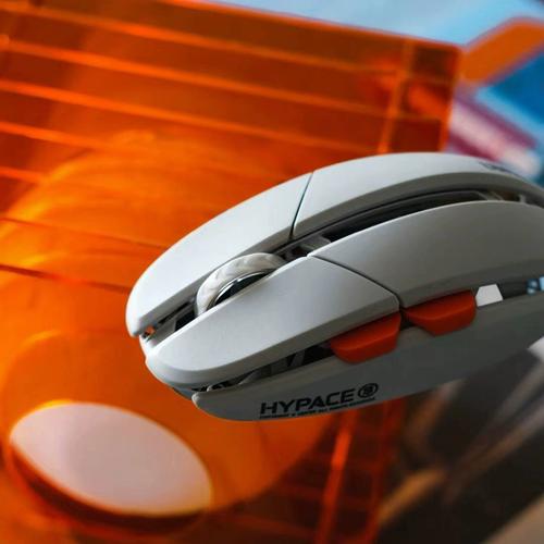 电脑外设与连接设备的近景