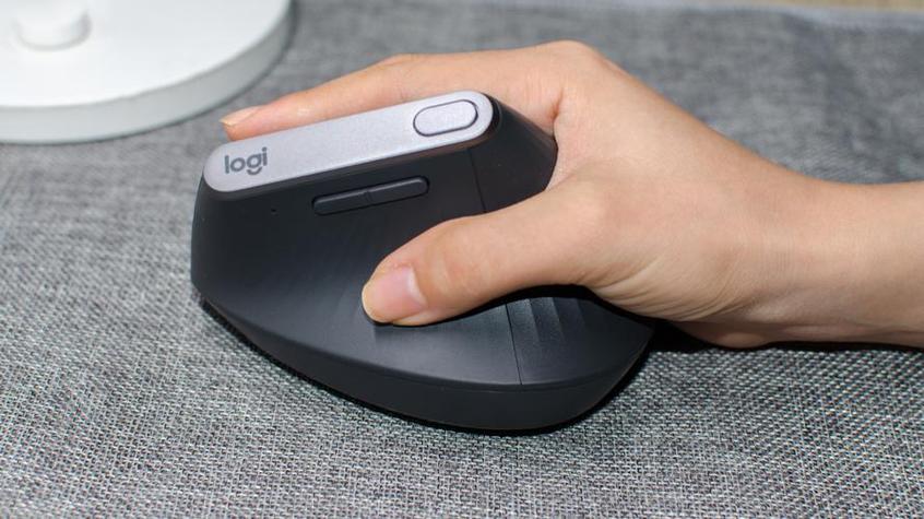 罗技 MX Vertical 深度评测：垂直人体工学如何真正缓解手腕压力