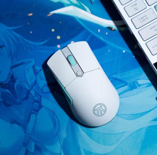 科技桌面上的鼠标与办公设备