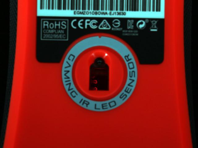 游戏玩家操作电脑外设