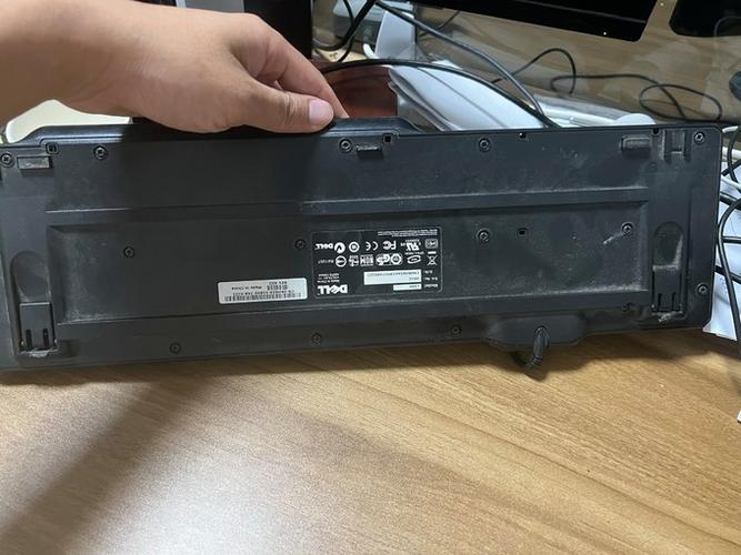 办公桌上的电脑与外设