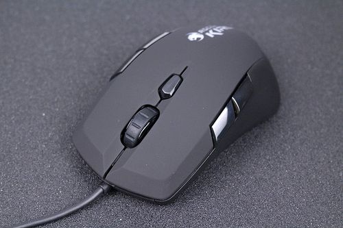 电竞游戏与性能测试氛围