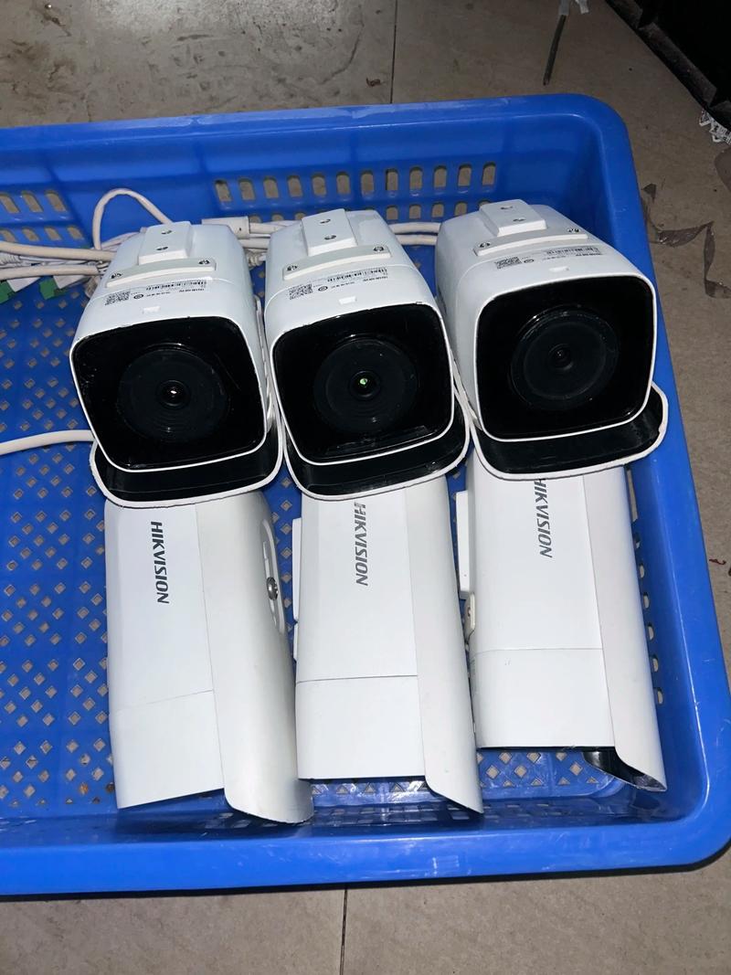 电脑内部硬件与存储设备特写