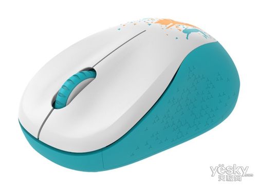 简洁桌面上的科技外设产品