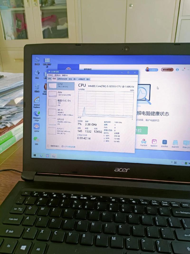 桌面办公设备与无线鼠标