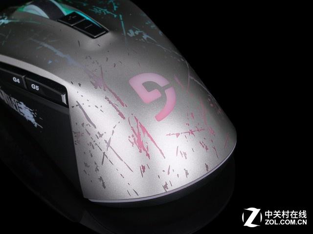 玩家使用电脑外设进行游戏