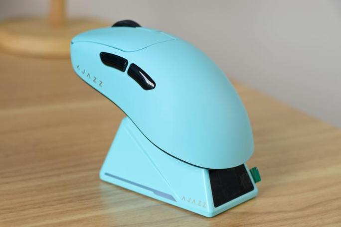 电脑外设与工作游戏混合使用场景