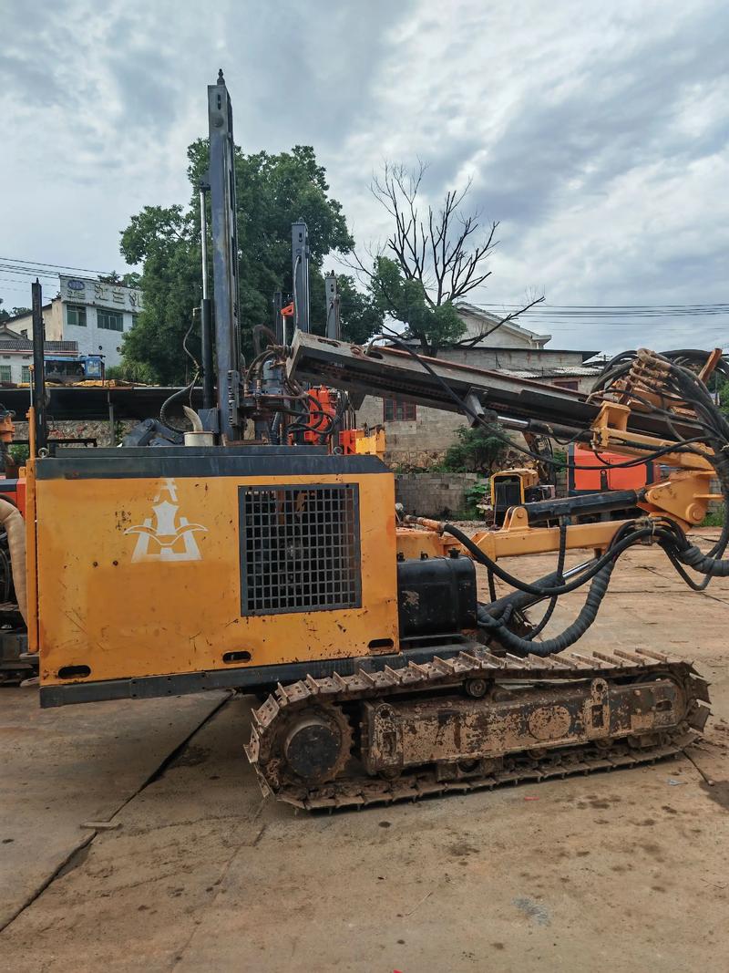 办公电脑与鼠标使用场景