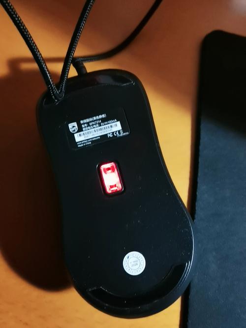 简洁办公桌面与外设搭配