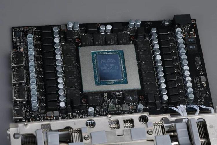 玩家与创作者使用电脑