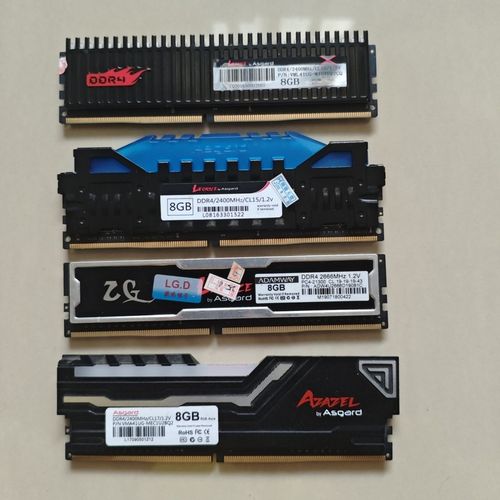 主板与内存插槽示意