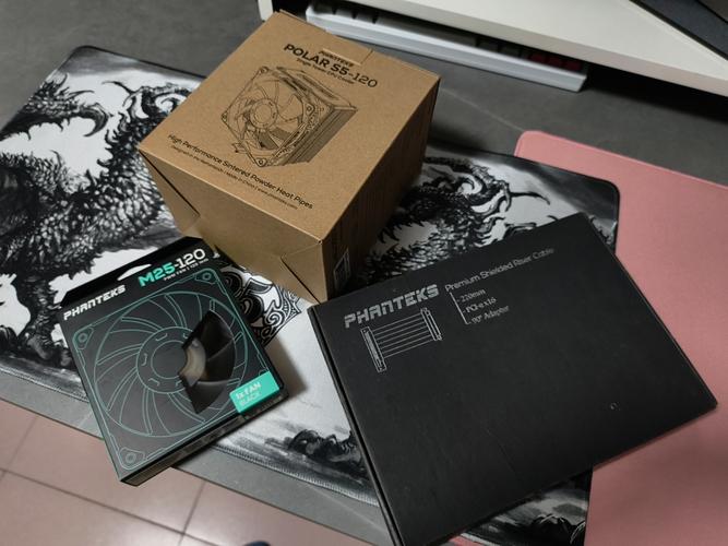 电脑主机内部与灯效