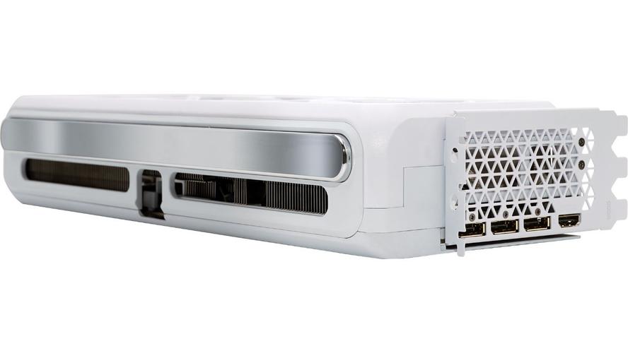 白色风格电脑主机与装机环境