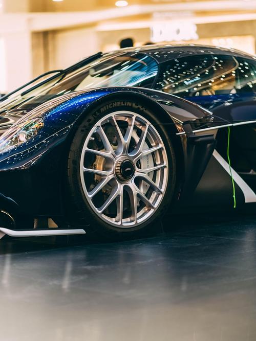 散热器与电脑组件细节特写