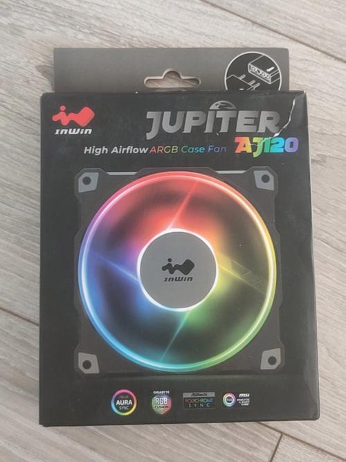 游戏电脑与散热风扇