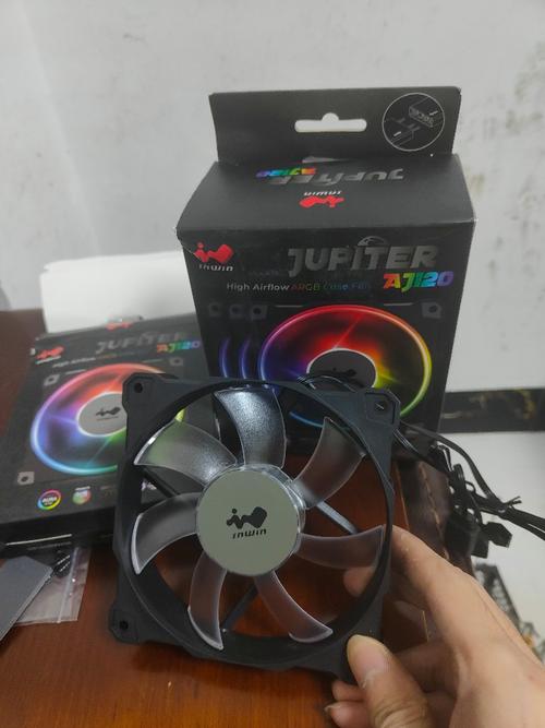 桌面电脑硬件与风扇灯效