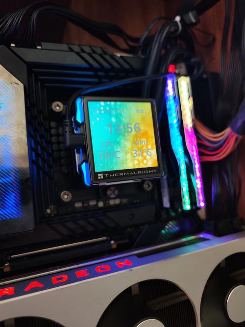 电脑散热与硬件细节特写