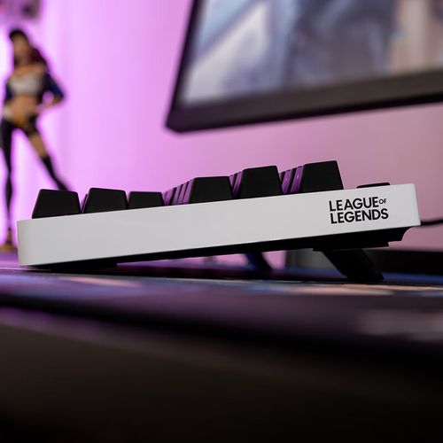 桌面电脑外设布局