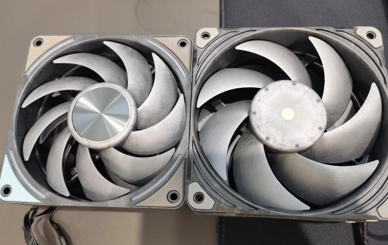 机箱内部与风扇灯效展示