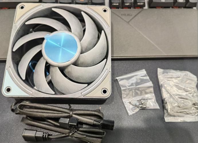 鑫谷 EX-120 评测：72CFM 风量与 ARGB 兼顾的高性价比机箱风扇