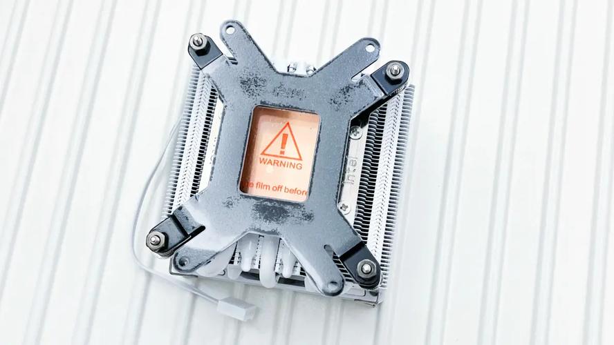 风扇与散热器工作场景