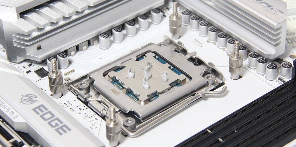 机箱风扇和散热结构特写