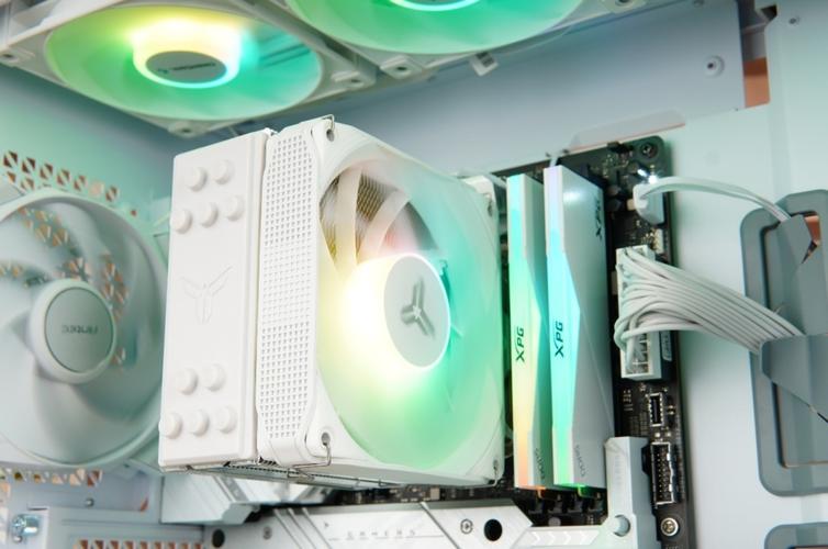 高性能CPU与电脑主板细节