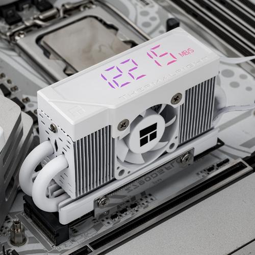 电脑桌面与硬件选择场景图片