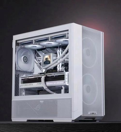 白色主题游戏电脑主机