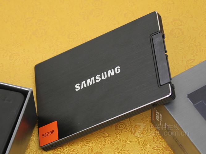 电脑内部硬件与存储组件