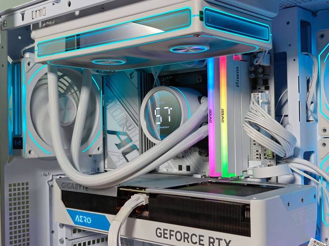 电脑性能测试与硬件评测场景