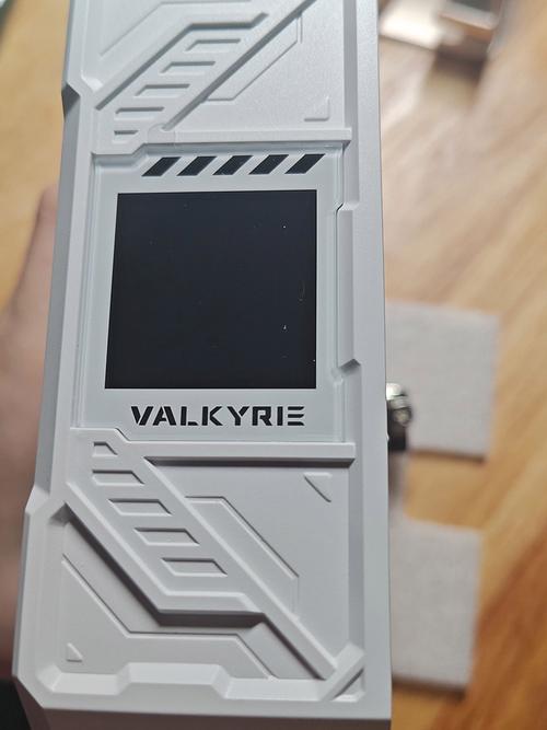 瓦尔基里AL125 WHITE评测：1.54英寸LCD加持，风冷也能玩出高颜值