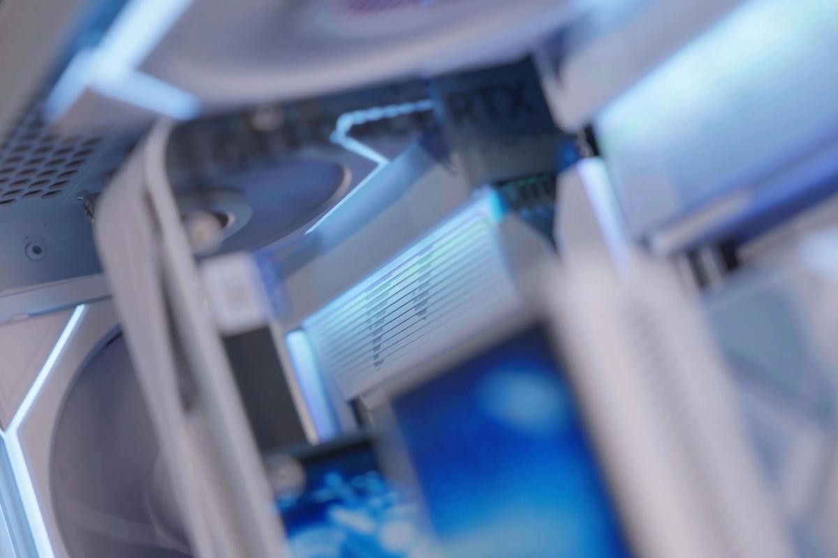 游戏电脑内部散热与风扇布局