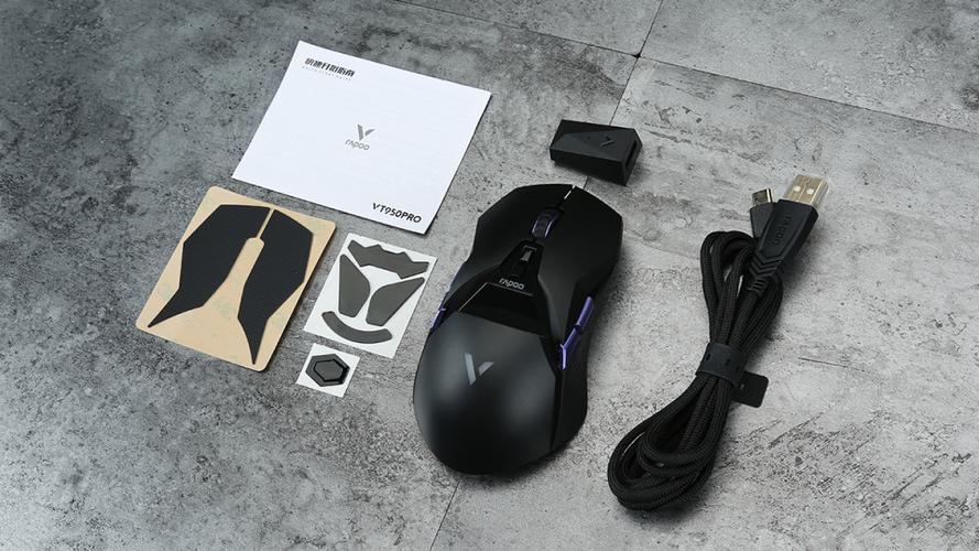 电竞外设与电脑桌面场景