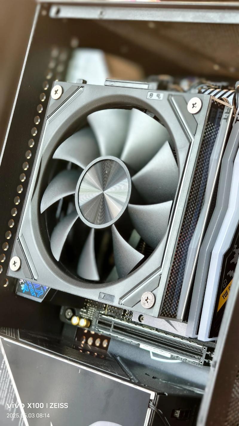 电脑内部散热性能展示