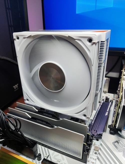 台式机内部散热风扇