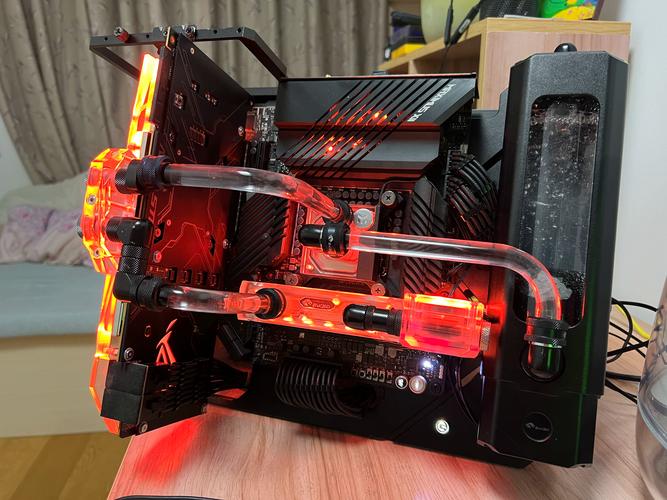 安静办公环境中的电脑设备