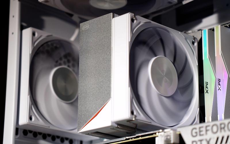 高性能电脑机箱内部