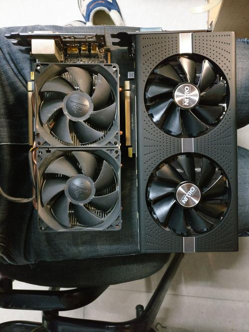 电脑装机与键盘桌面环境图片