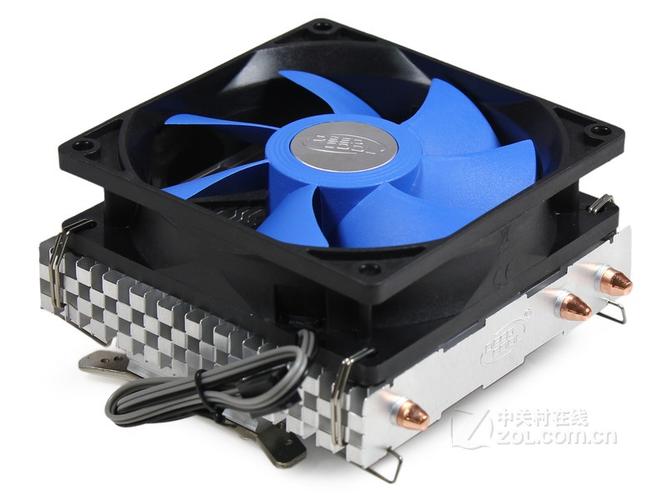 桌面电脑内部与散热硬件的图片